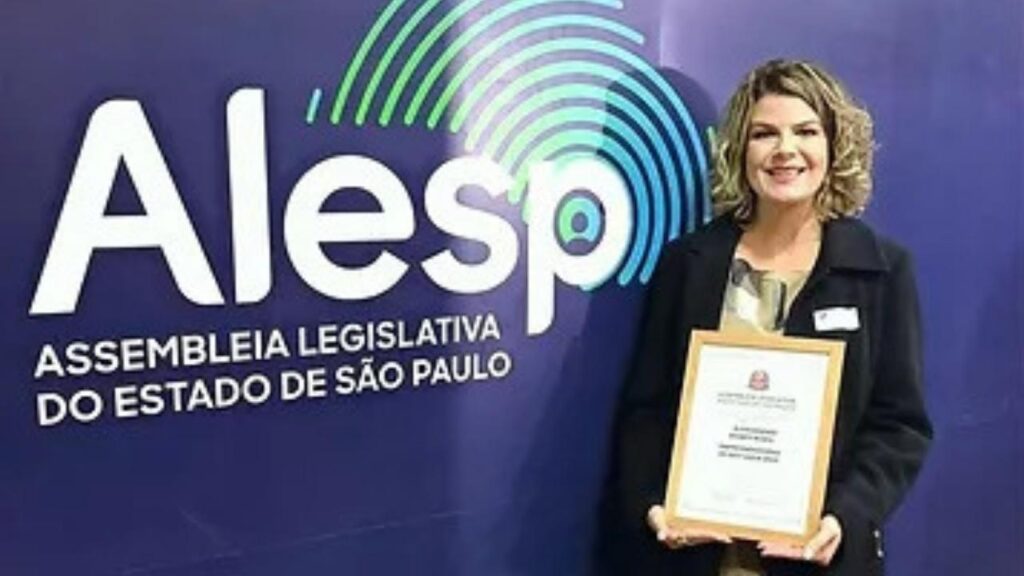 Alessandra Buosi recebe Prêmio Empreendedora Destaque 2022
